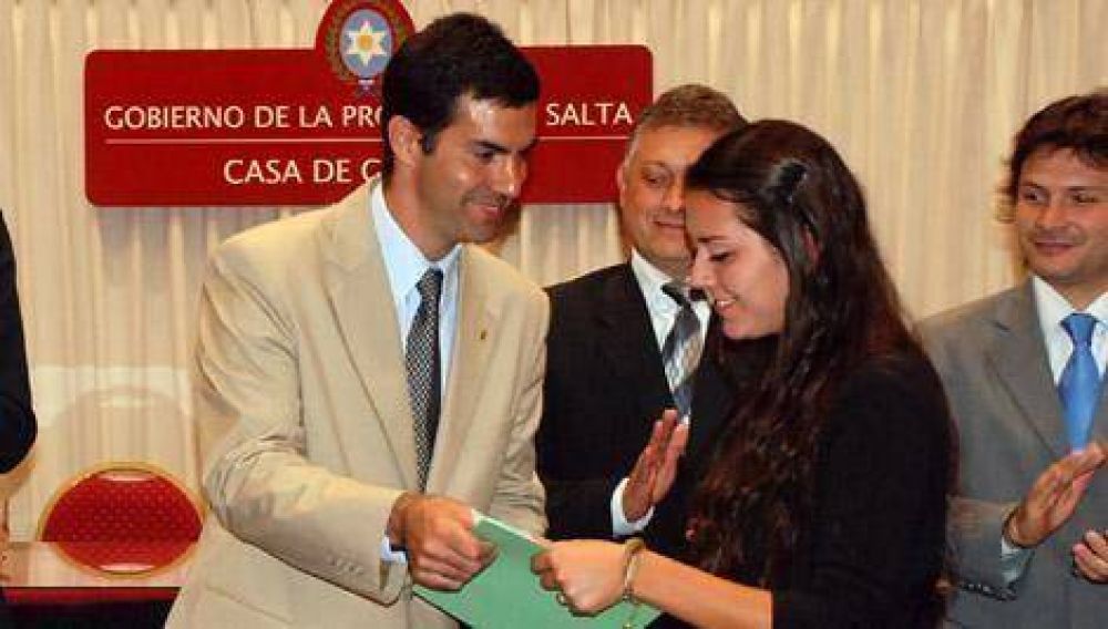 El Gobernador Urtubey entreg� microcr�ditos a 85 j�venes emprendedores