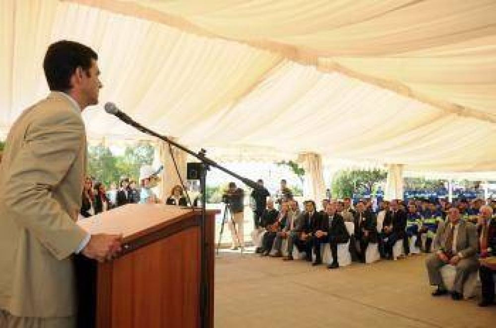 �Es inexcusable que el Estado no tenga presencia, garantizando un servicio vital como el agua�, dijo el Gobernador