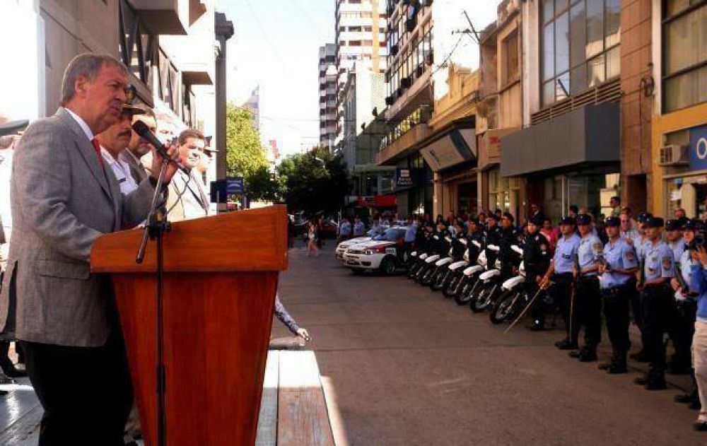 Para Schiaretti, los auxiliares de escuelas y del Paicor "no son empleados p�blicos"