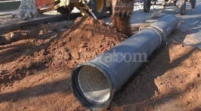 Toma de agua colapsada: Assa compr� el nuevo ca�o de hierro