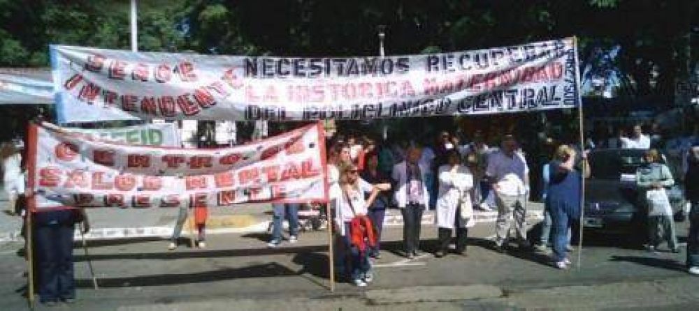 Profesionales de la Salud y ch�feres de ambulancia protestaron frente al Municipio