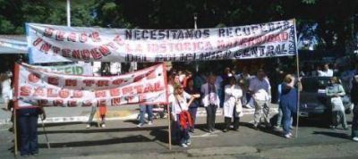 Profesionales de la Salud y ch�feres de ambulancia protestaron frente al Municipio