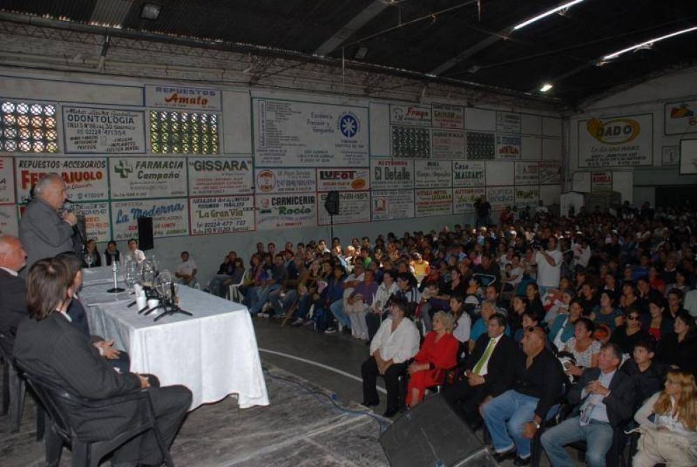 PTE. PER�N - SE ADJUDICARON 140 VIVIENDAS