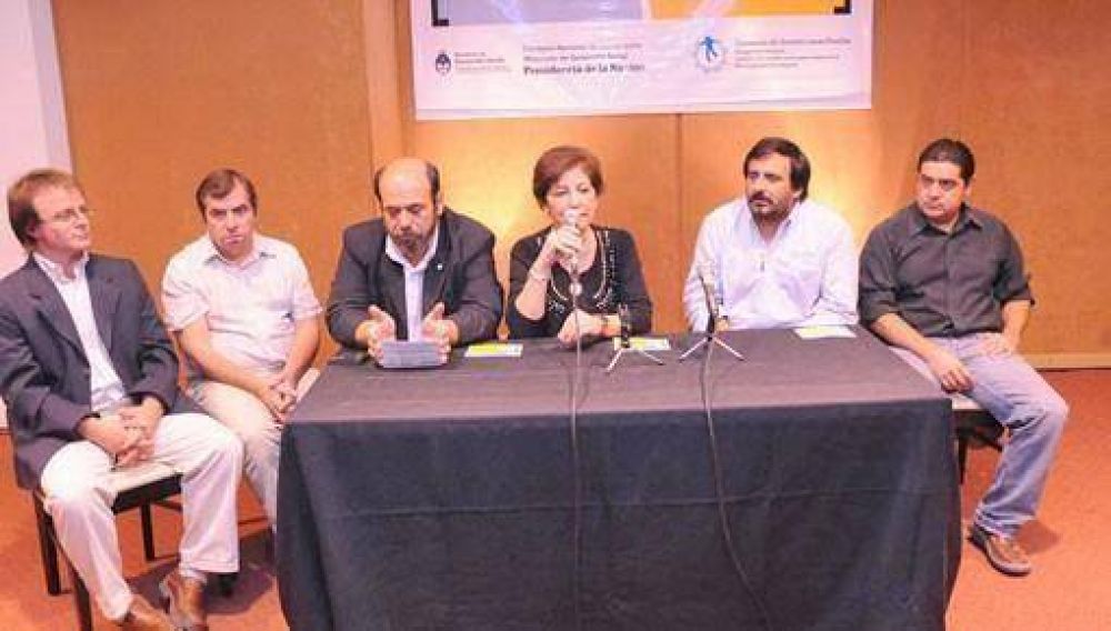 Carlos Paz: Coopi y el municipio de Cosqu�n conformaron consorcio de microcr�ditos