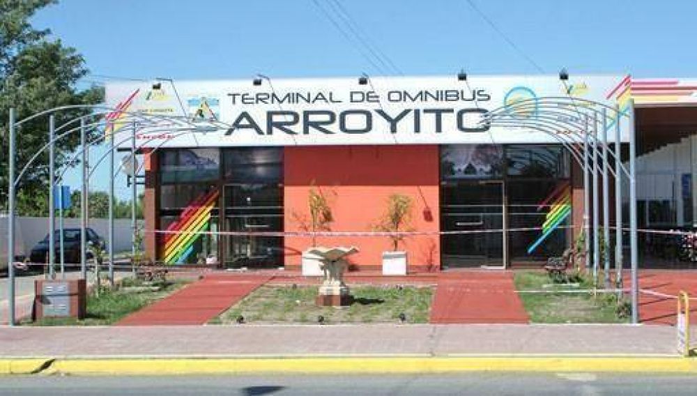 Benedetti inaugura remodelaci�n de la terminal de �mnibus de Arroyito