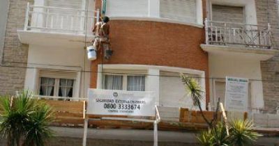 Muri� un obrero al caer cuando pintaba la fachada de un edificio