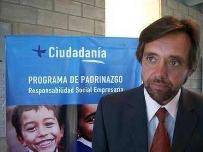 �La idea es que todos tengamos la oportunidad de elegir, superarnos y estudiar� dijo Arias Duval 