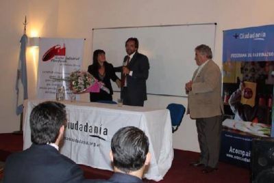 Convocaron a empresarios a apadrinar a estudiantes para que terminen sus estudios