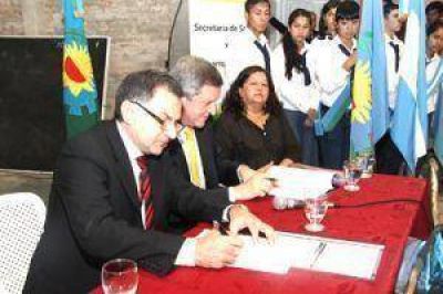 Pereyra y Oporto dieron inicio al a�o de clases en jardines de infantes comunitarios de Varela
