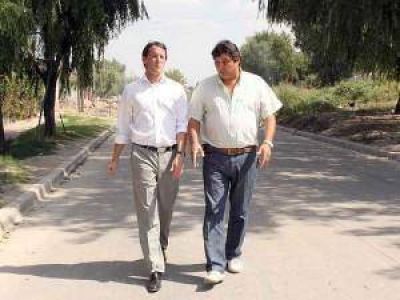 Insaurralde supervis� las obras de pavimentaci�n de Necol y Recondo