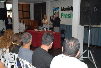 PTE. PER�N - REGUEIRO CON LOS ADJUDICATARIOS DE LAS 140 VIVIENDAS
