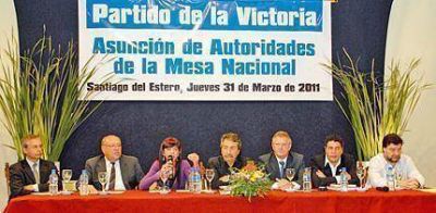 La conducci�n nacional del Partido de la Victoria asumi� en Santiago 