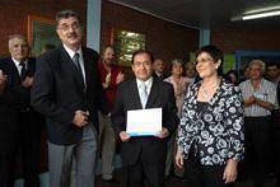 Distinguieron al ministro Niz en el Instituto Correntino del Agua
