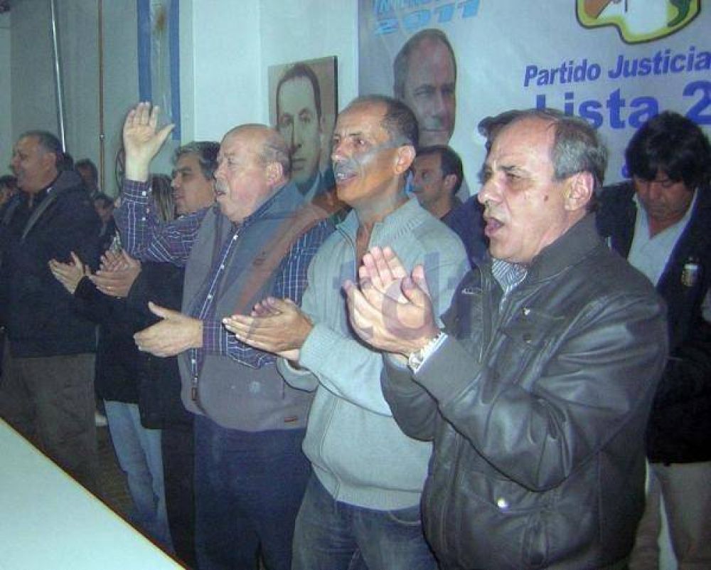 La Lista 23 cerr� campa�a por su lado disconforme con �la proscripci�n a C�ccaro� 