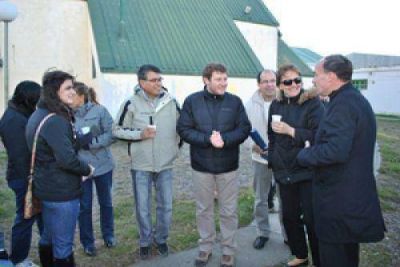Gustavo Melella retom� las visitas casa por casa llevando la propuesta radical