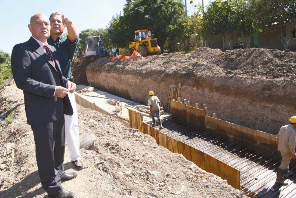 Comenz� a construirse el desag�e pluvial en San Jos� 