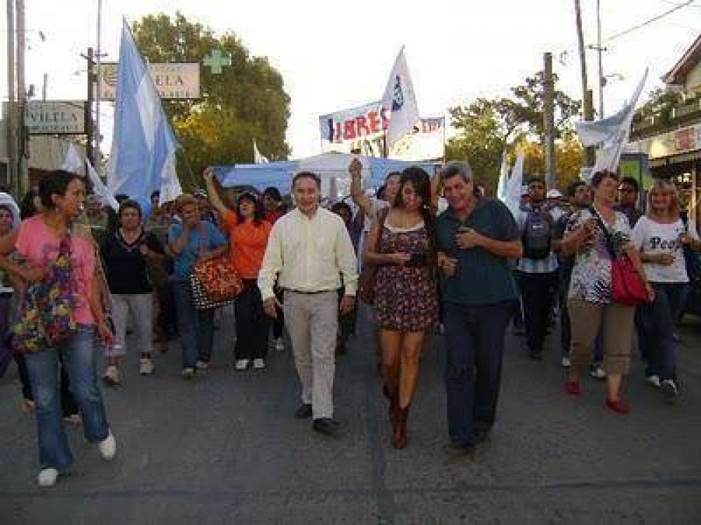 Ceballos recorri� algunas zonas del distrito junto a V�ctor De Gennaro y Victoria Donda