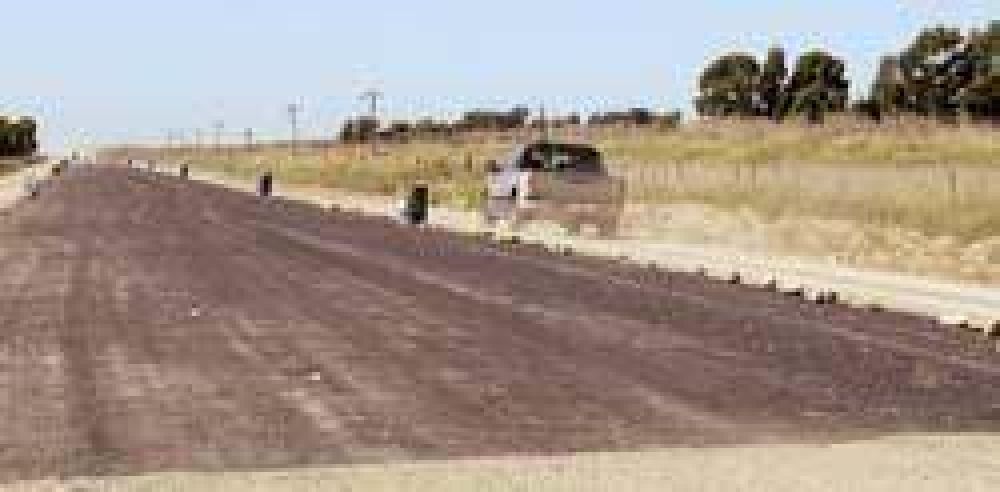 Comenz� la imprimaci�n del suelo en la ruta 67