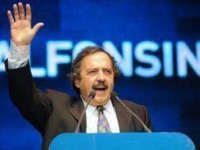 Alfons�n ser� proclamado como candidato presidencial por la UCR