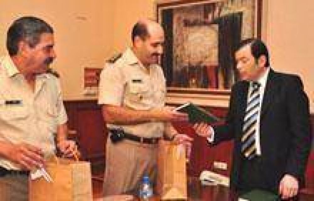 Zamora recibi� al nuevo Jefe de Gendarmer�a Nacional en la provincia 