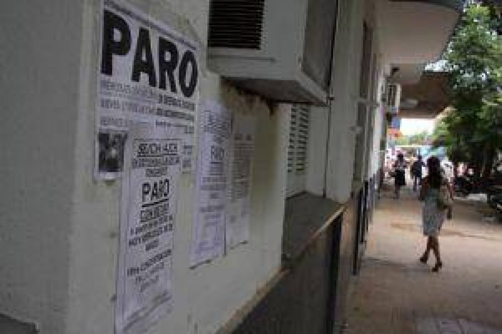 Fuerte adhesi�n al paro judicial mientras siguen las negociaciones