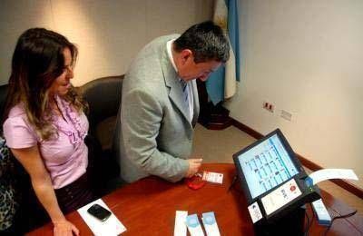 La semana pr�xima las escuelas permitir�na la comunidad practicar el voto electr�nico