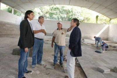El ministro Parodi supervis� obras en el departamento de La Caldera