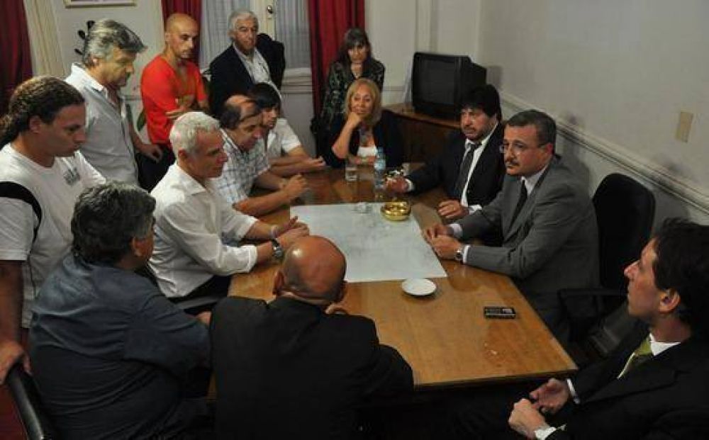 Stella Giroldi anunci� que el estadio de Villa D�lmine ser� propiedad de todos los campanenses