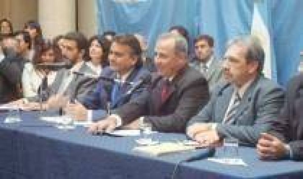 Sin grandes anuncios, Guti�rrez brind� su discurso anual