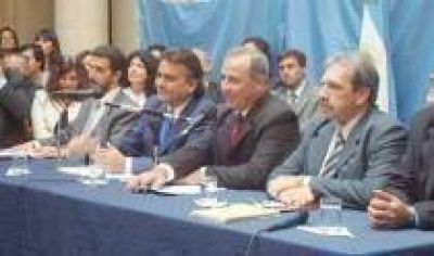 Sin grandes anuncios, Guti�rrez brind� su discurso anual