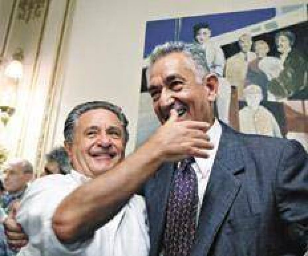 Dos a la caza de los votos macriperonistas