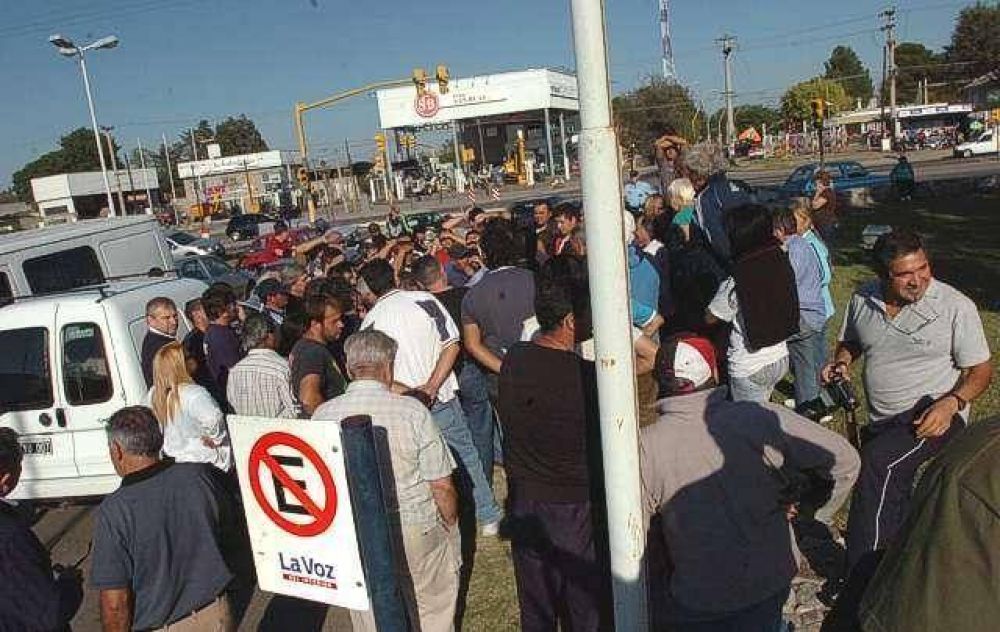 Canillitas impidieron la distribuci�n de La Voz del Interior y D�a a D�a