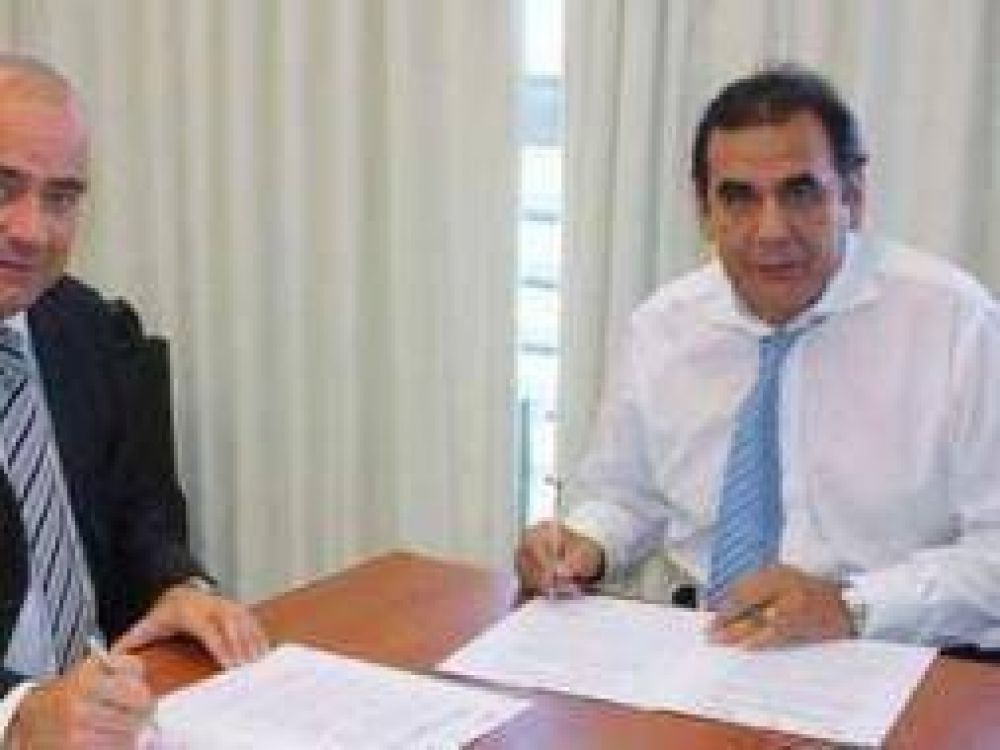 Balcarce: Intendente firm� convenio de reciclado de residuos