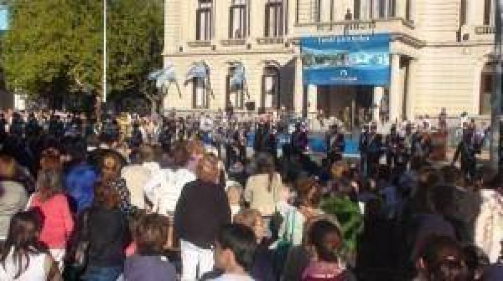 Con un encuentro de bandas militares Tandil adelant� la celebraci�n de su aniversario