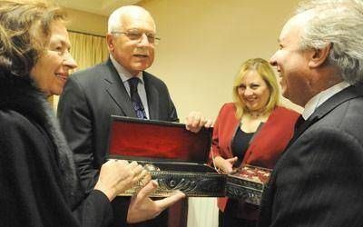 Peralta dio la bienvenida al presidente checo Vaclav Klaus