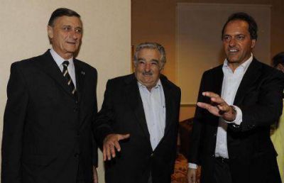 Scioli destac� la pol�tica de inversi�n de Jos� Mujica