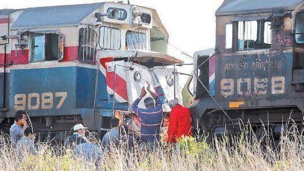 Un tren se descompuso y el que lo fue a auxiliar lo choc: 70 heridos