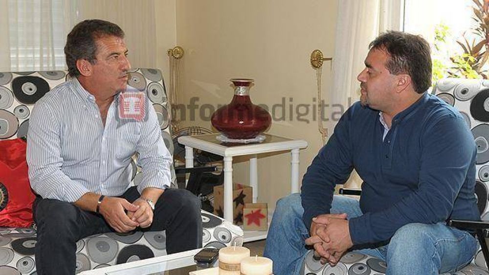 Urribarri se le qued� con dos jugadores a Busti 