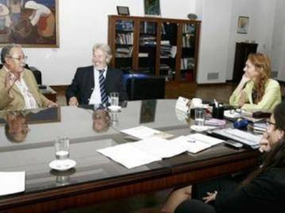 El titular de Tostex se reuni� con la Ministra D�bora Giorgi