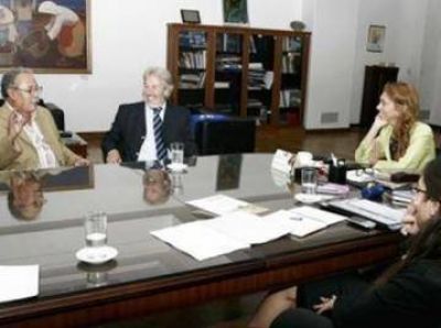 El titular de Tostex se reuni� con la Ministra D�bora Giorgi