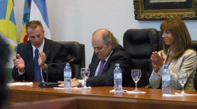 En el inicio de sesiones, Granados blanque� su reelecci�n 
