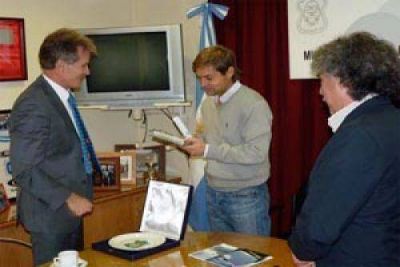 El intendente Sciurano recibi� al embajador de Nueva Zelanda