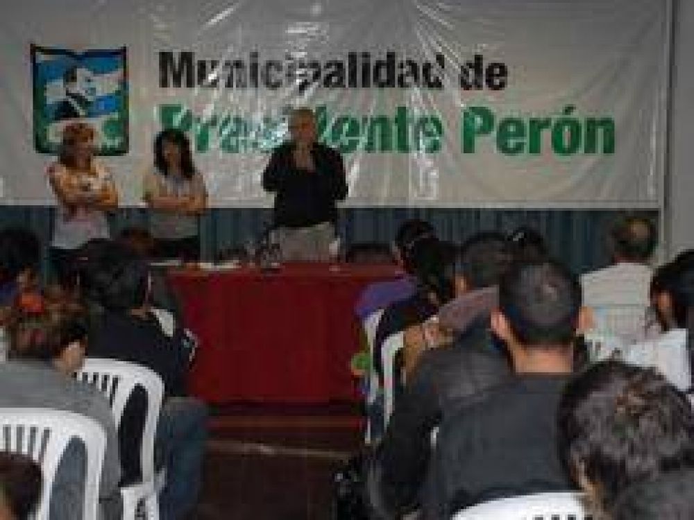 Presidente Per�n: Charla informativa para adjudicatarios de 140 viviendas