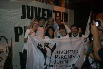 La Juventud Peronista de Jun�n se reuni� con An�bal Fern�ndez 