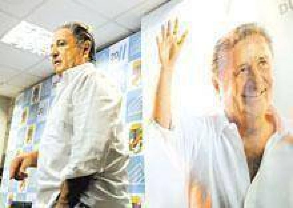 Duhalde vendr� a Santiago la pr�xima semana por la interna del Peronismo Federal