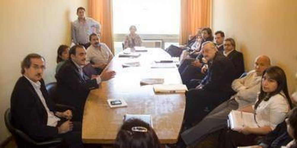 Sorpresiva presencia de comitiva de funcionarios en la Legislatura
