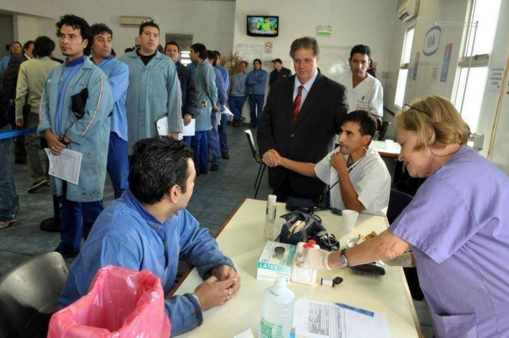 MINISTERIO DE SALUD - SALUD Y LA UOM HICIERON CONTROLES DE SALUD A TRABAJADORES DE PLANTA AUTOPARTISTA 