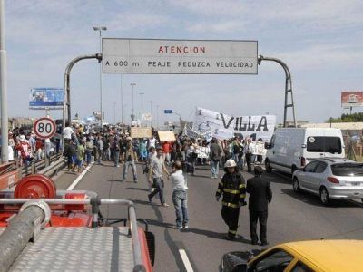 Corte total de tr�nsito en la Autopista Illia