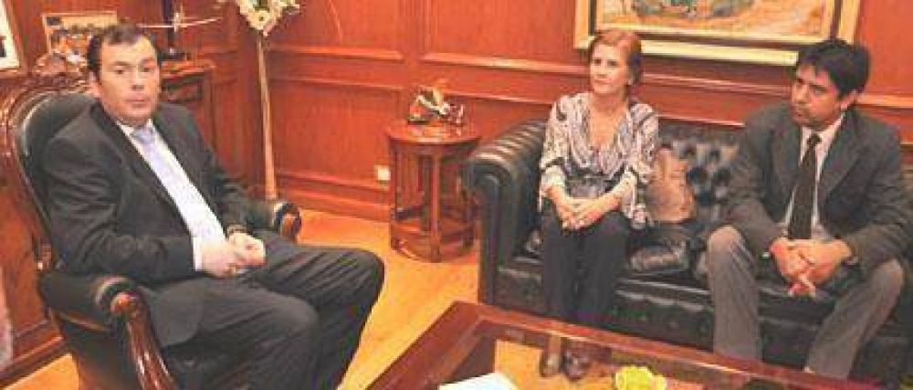 Zamora recibi� a expertos de la OPS y evalu� los avances en salud 