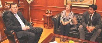 Zamora recibi� a expertos de la OPS y evalu� los avances en salud 